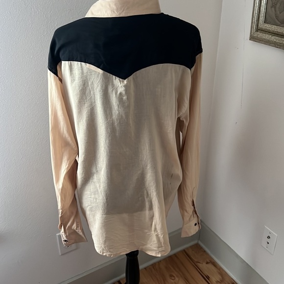 Urban outfitters western style sand sable buttoned down long sleeves men’s shirt - Picture 4 of 9